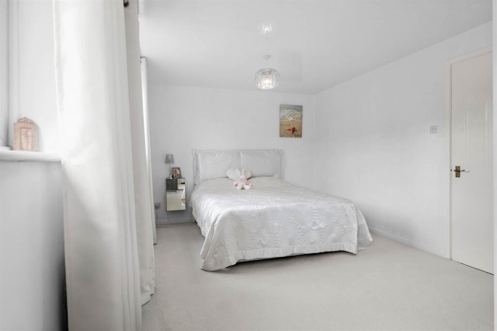 24 Camp Hill Avenue - Bedroom.jpg
