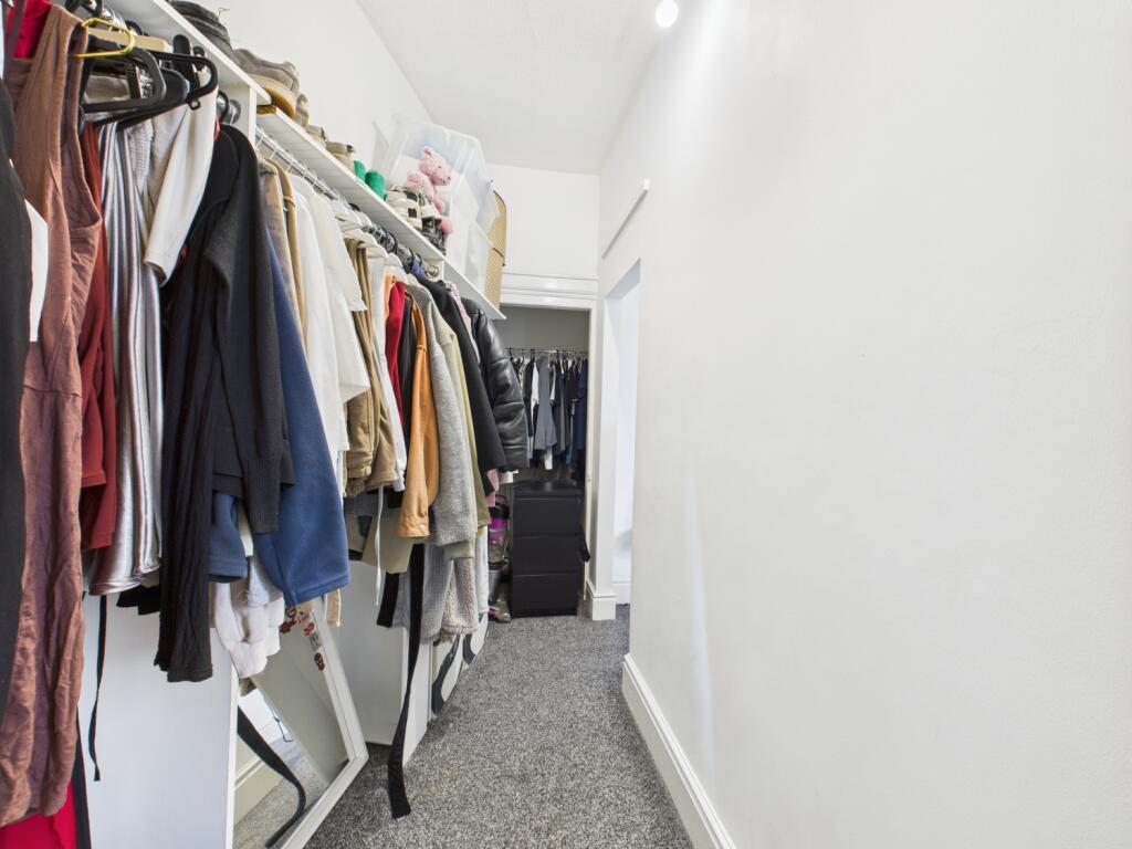 CAM03729G0-PR0076-STILL015