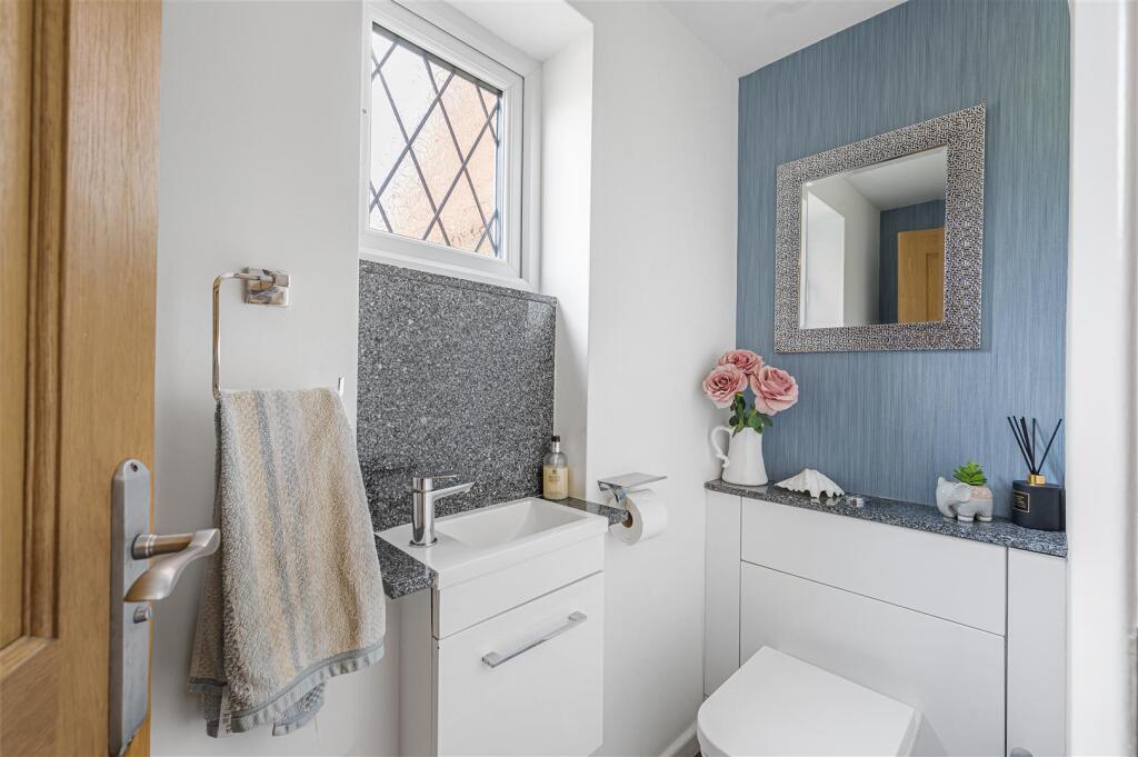 Cloakroom/WC