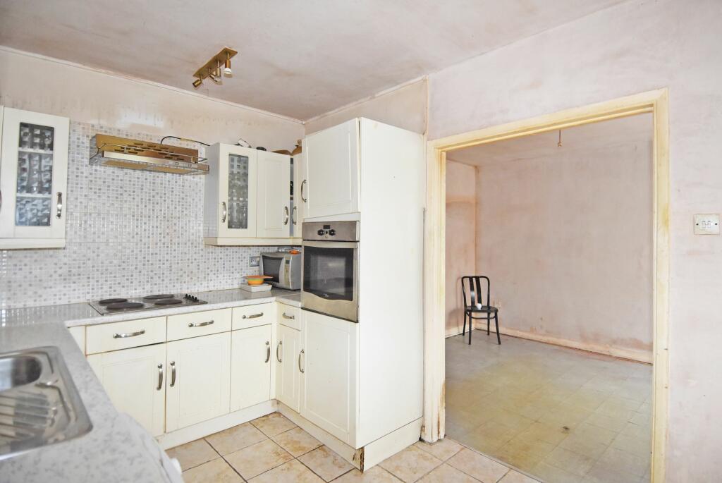KITCHEN/BREAKFAST