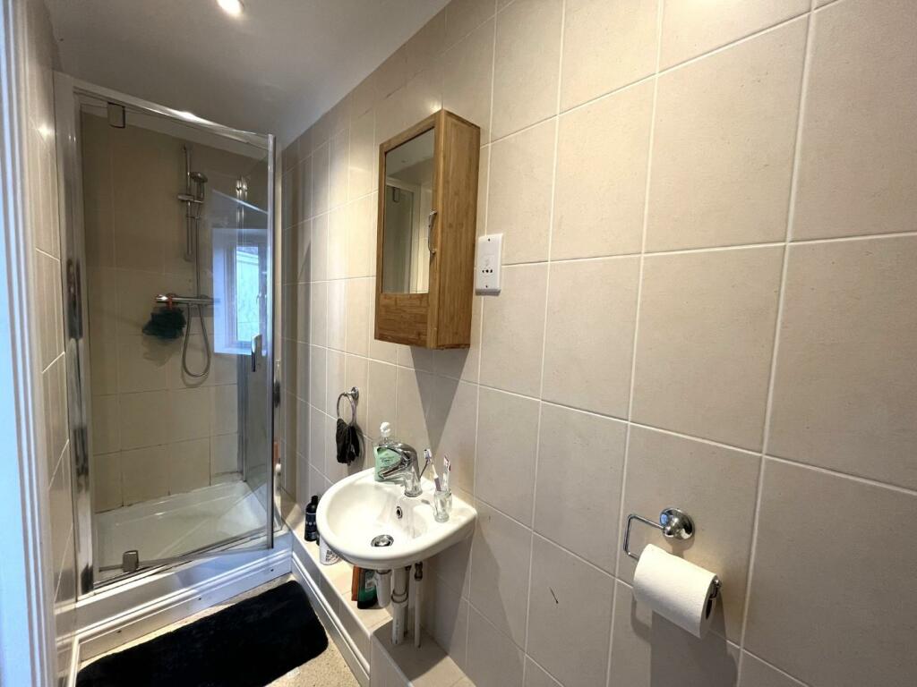 Bedroom 2 En-Suite.JPG