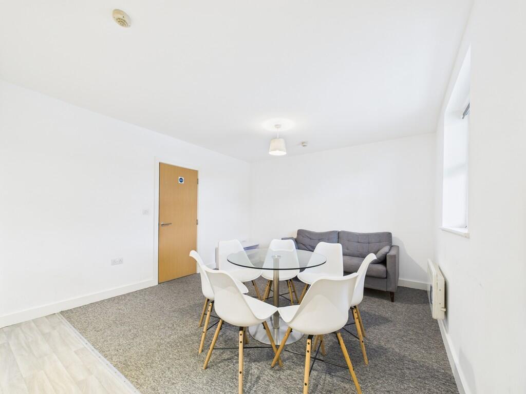 Lounge / Kitchen