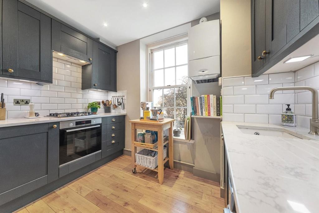 Kitchen (1).jpg