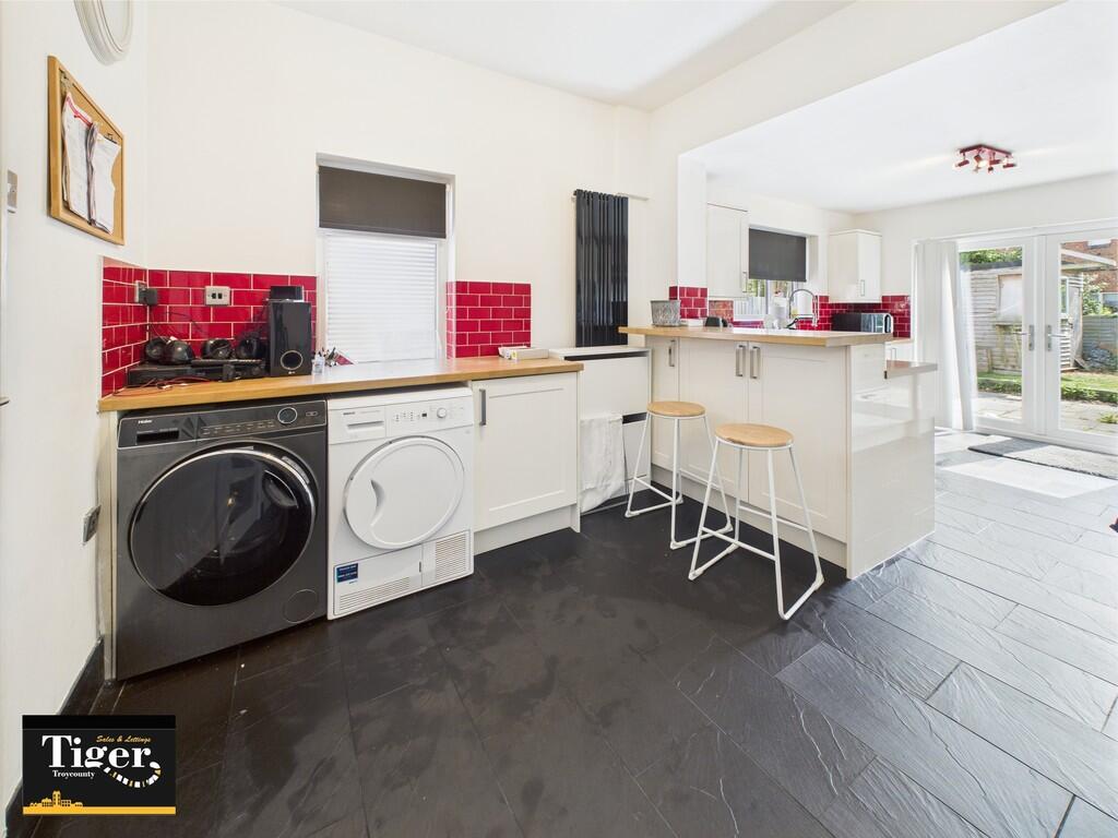 CAM02176G0-PR0564...