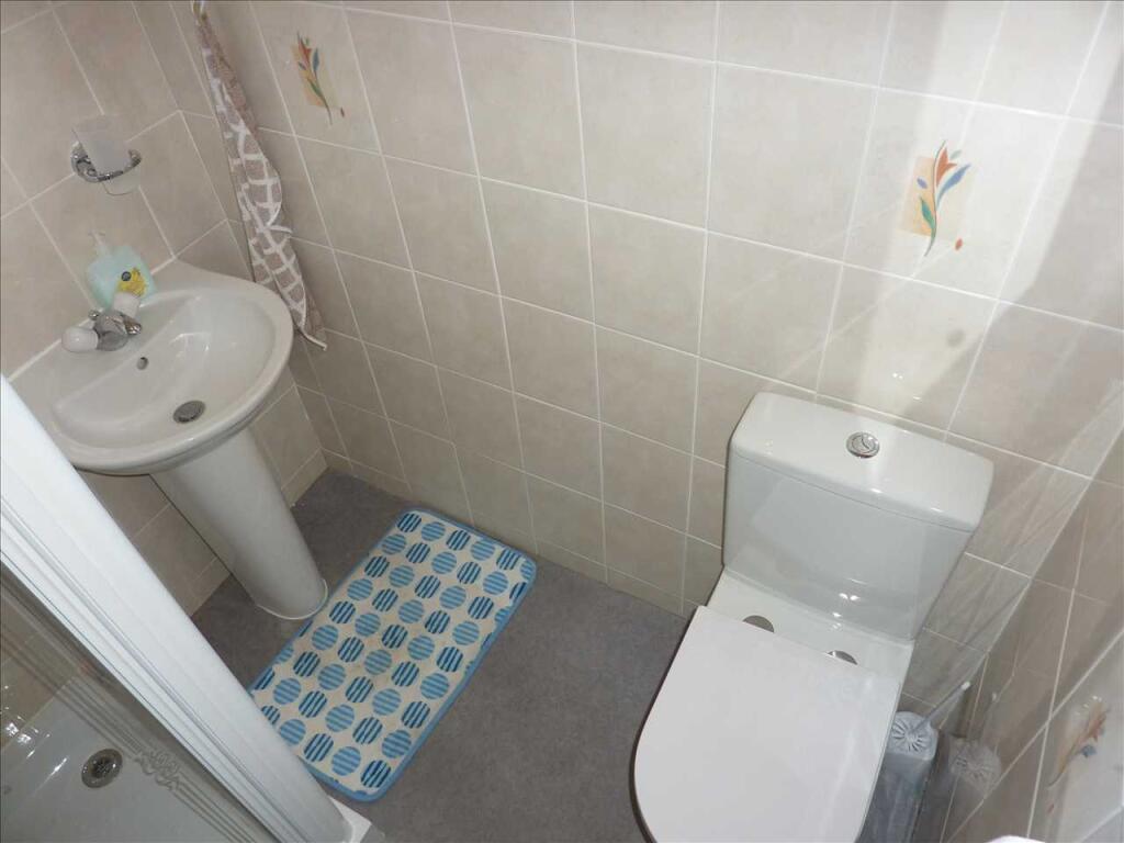 SHOWER ROOM