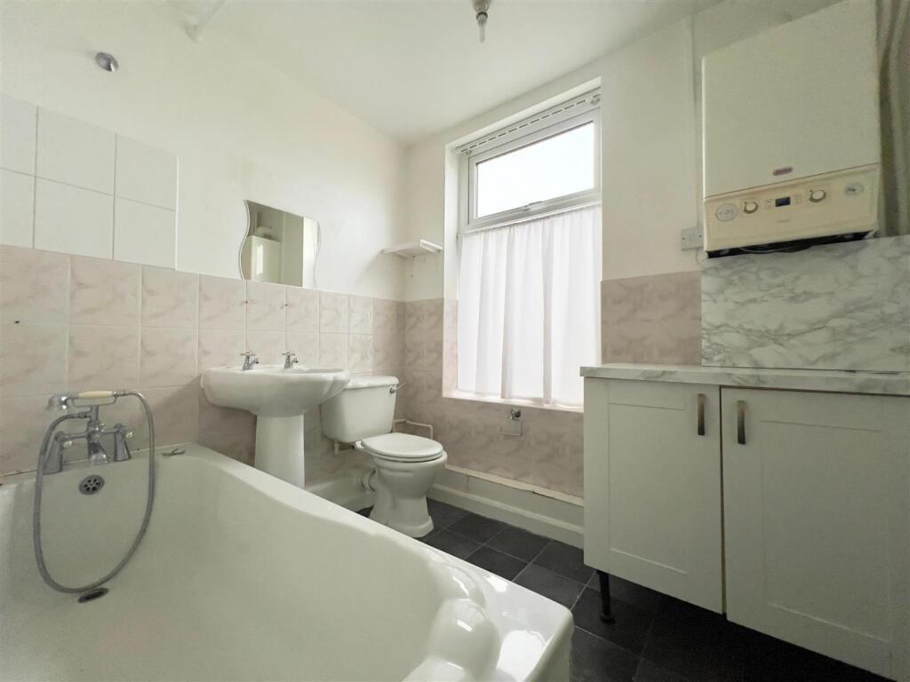 USE bathroom (3).jpg