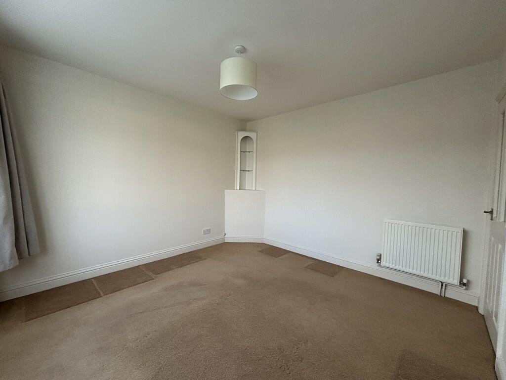 Master Bedroom (2...