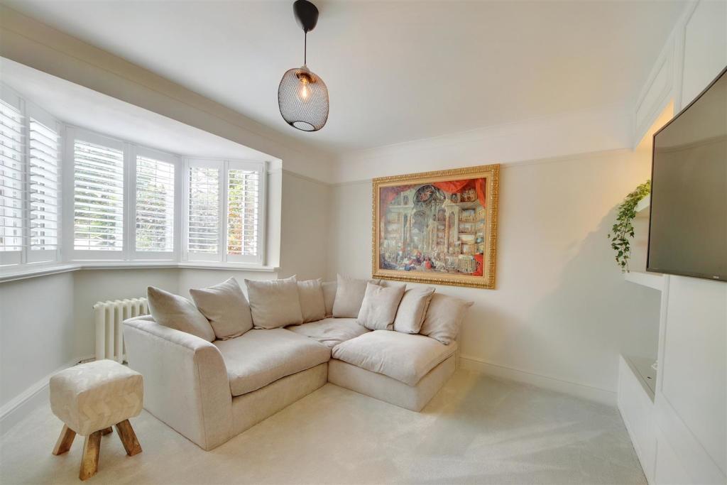 Living Room.jpg
