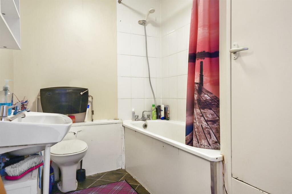 Bathroom.jpg