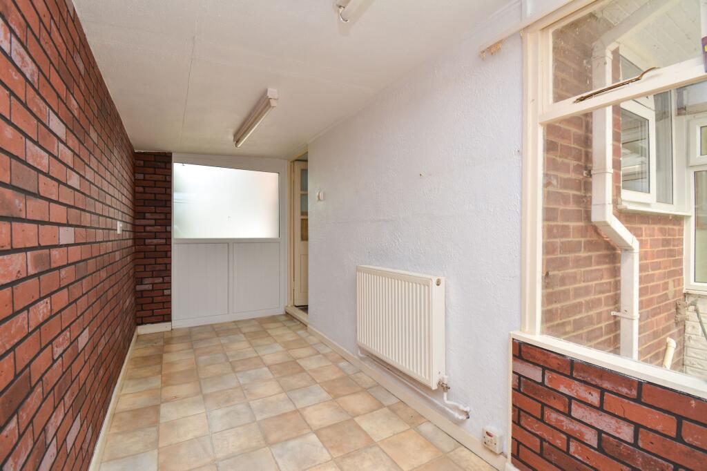 Utility Room/Side Porch