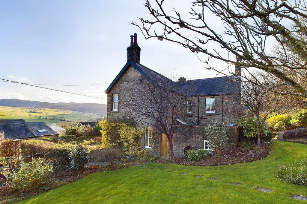 CAM04201G0-PR0053-STILL051