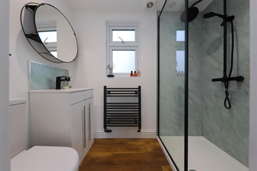 nicholas james blaker st master ensuite_.jpg