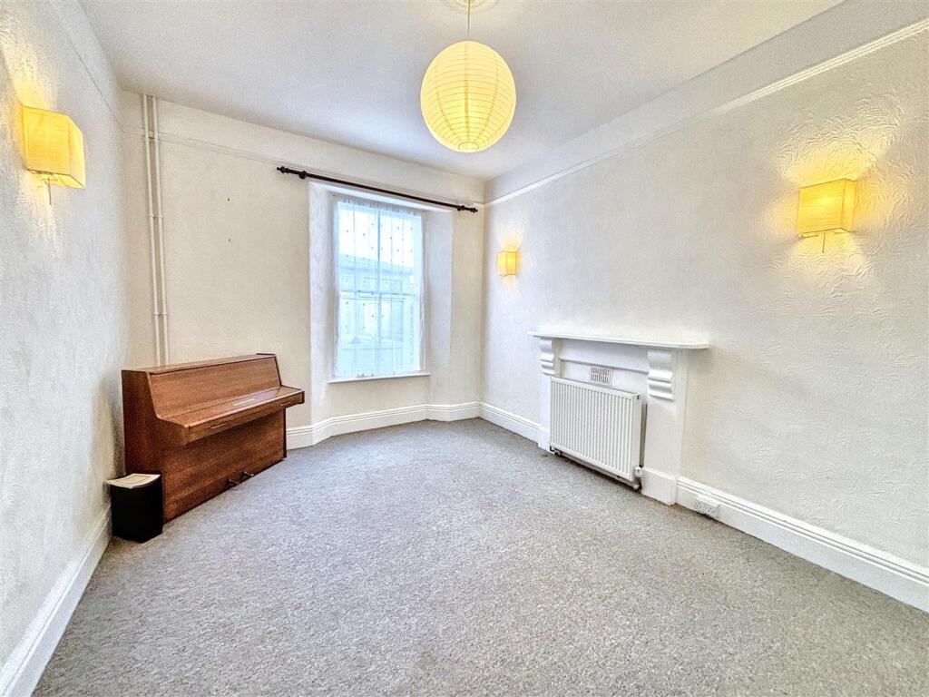 Dining room.jpeg