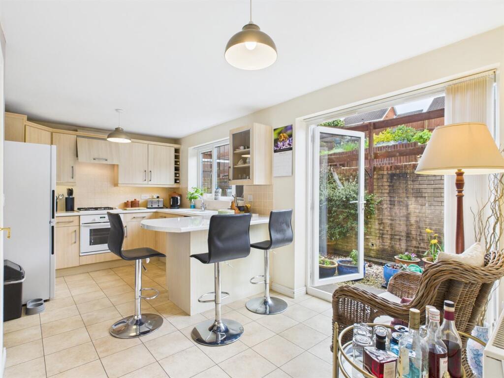 KITCHEN/BREAKFAST ROOM
