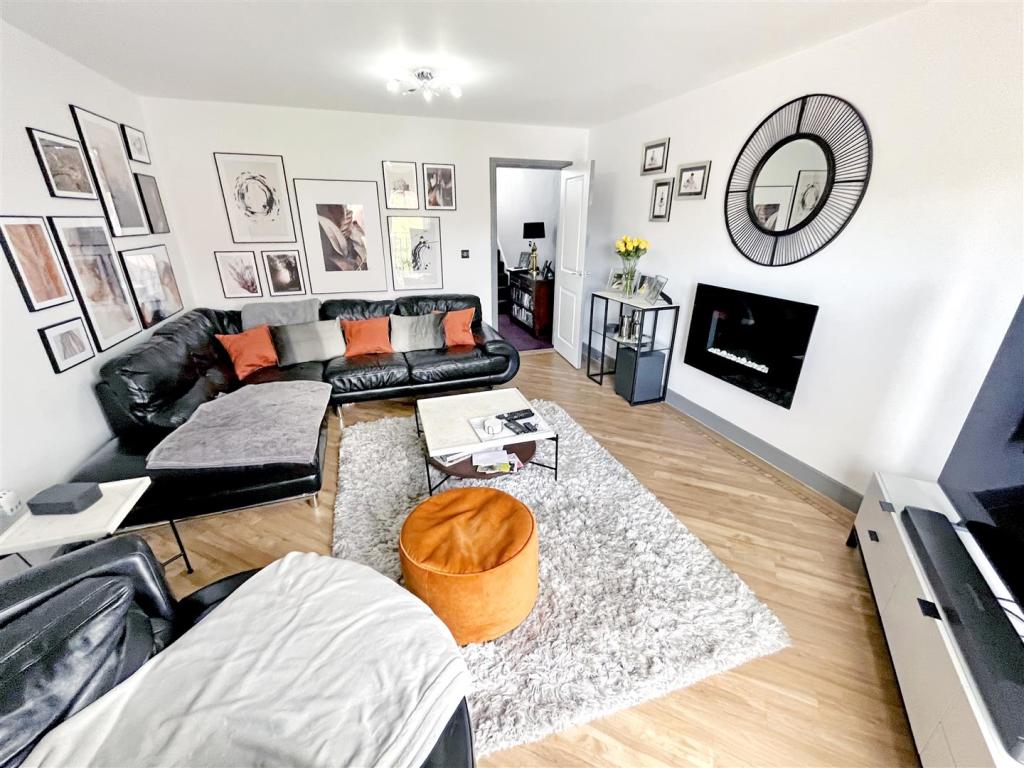 Lounge Aspect 2.jpg