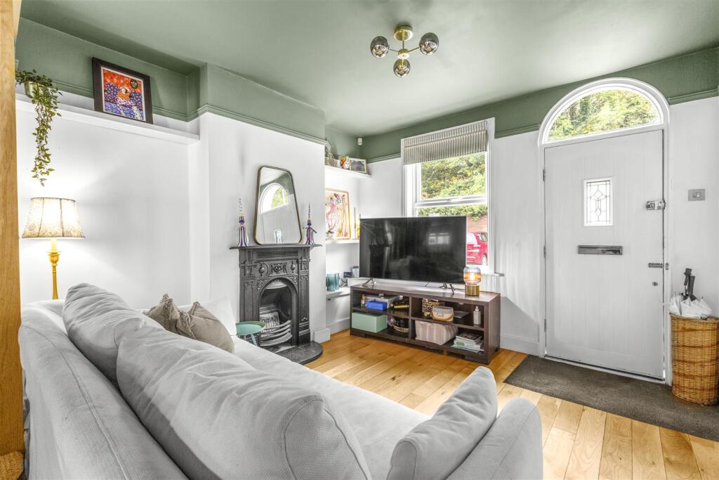 38 Temple End, HP13 5DS-2.jpg