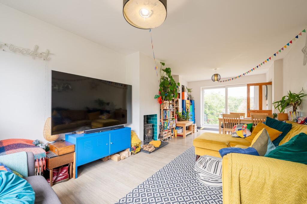 KITCHEN AND LOUNGE