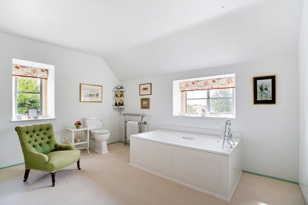 September Cottage - Master En-suite.jpg