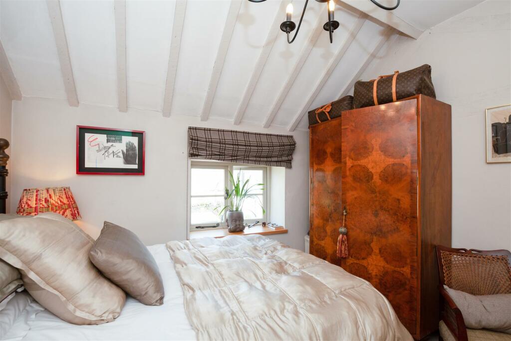 Master Bedroom 2.jpg