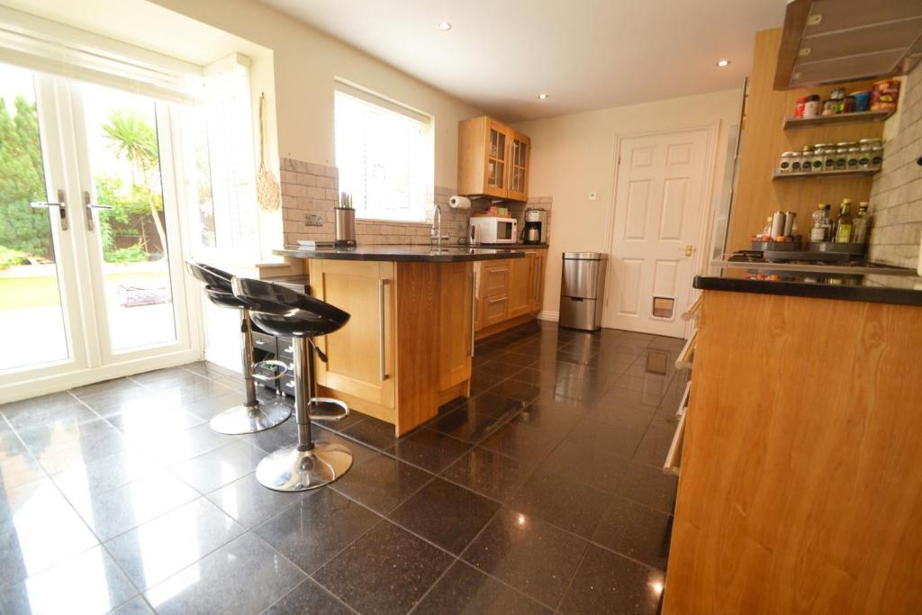 Kitchen/Breakfast Ro