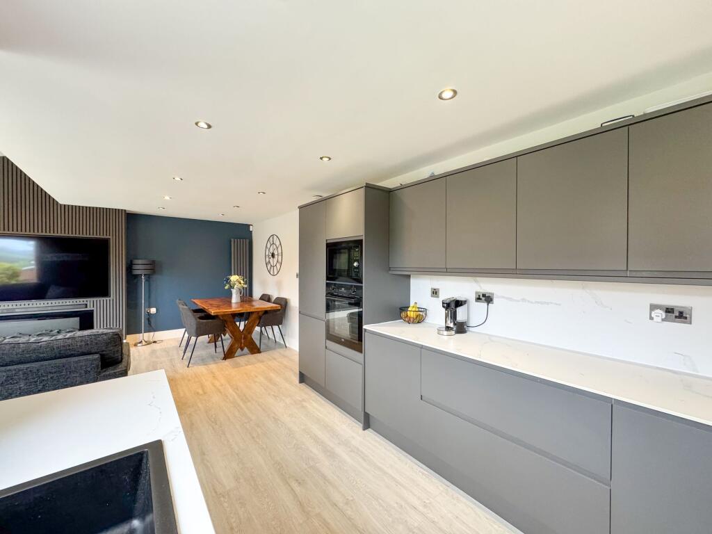 Kitchen / Diner / Lounge