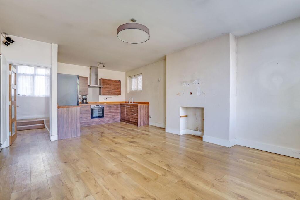 04-0a16JHPropWorld - 1 Westhood Hill - 10-medium.j