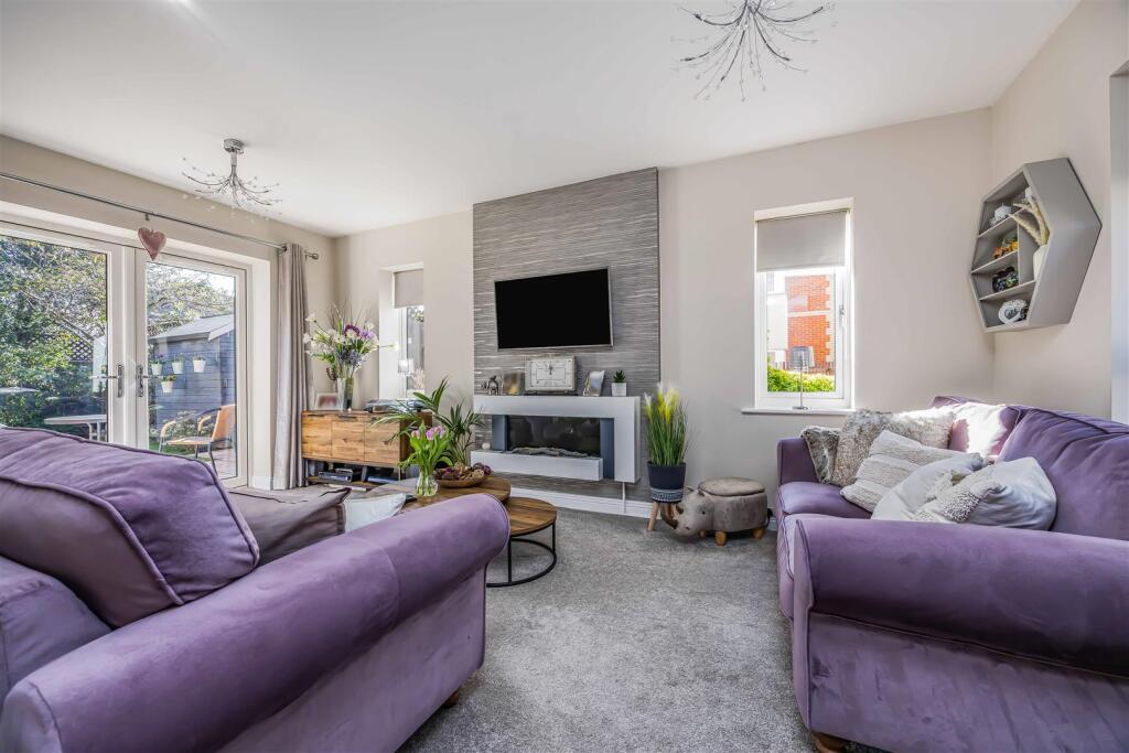 32 Longcroft Way, Havant-Small-PorticoMarketing-Ne