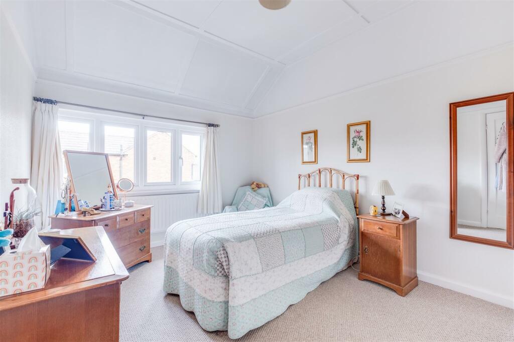 Constables - Holywell Close-18.jpg