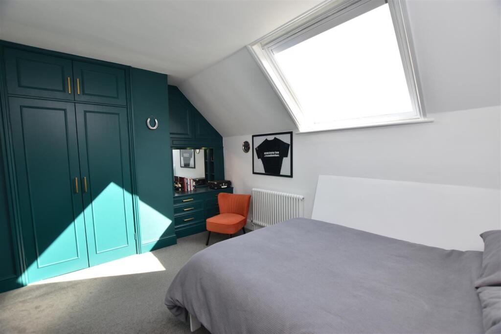 BEDROOM 2
