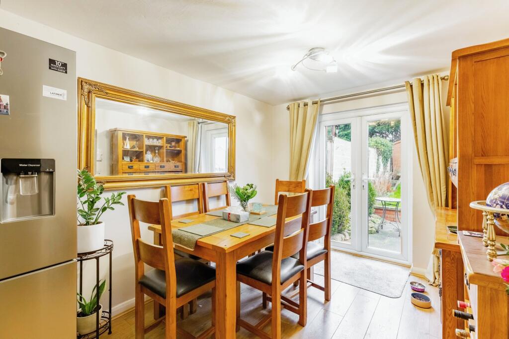 Dining Room/Bed 3