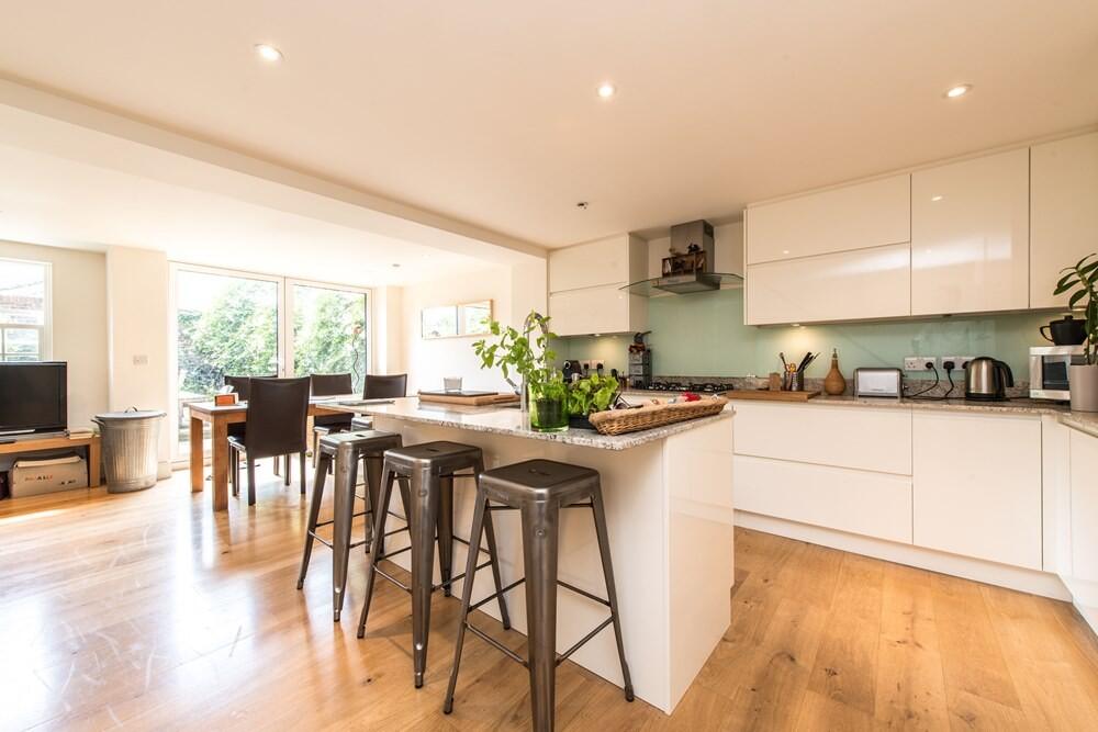 Kitchen (main)