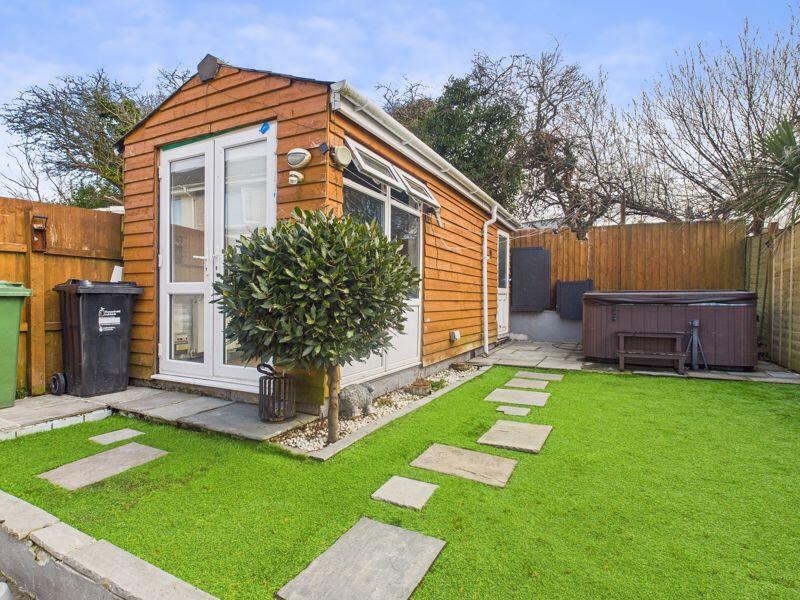 annex, hot tub and rear garden