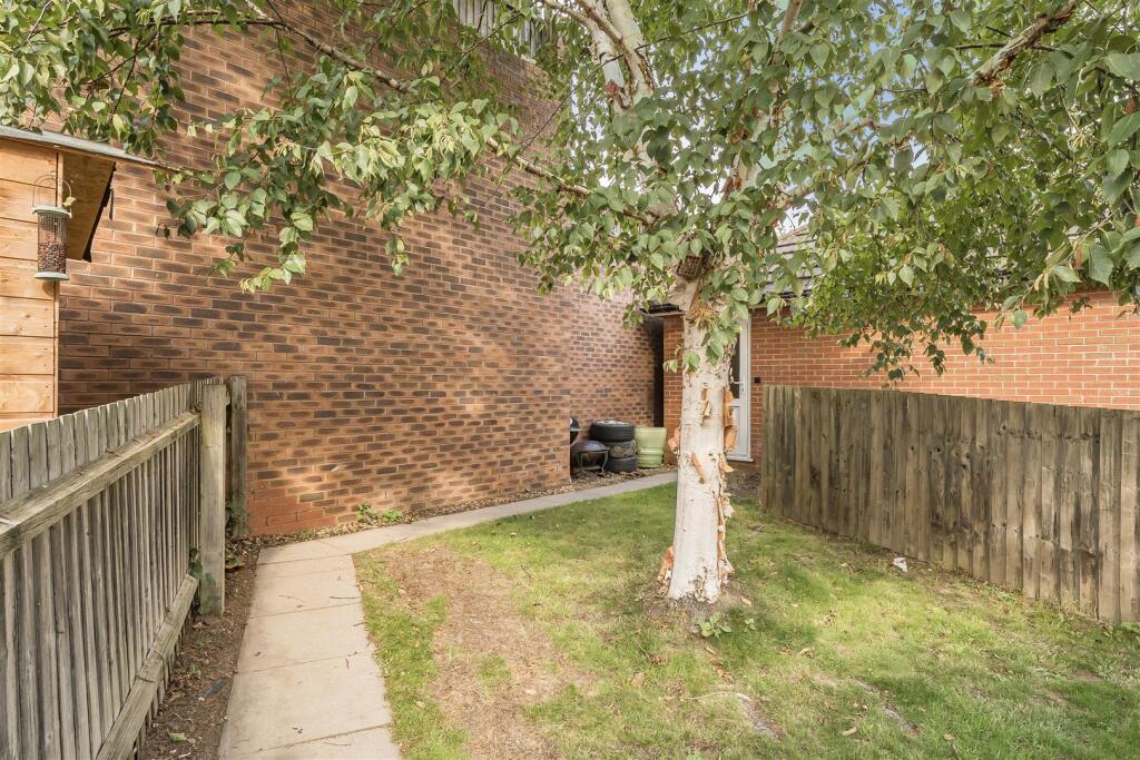 38 Stowe Drive, Rugby (4).jpg