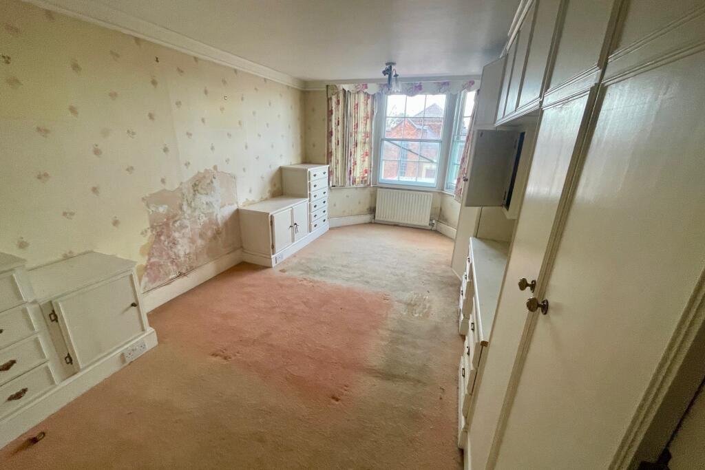 Woodgate, London Road, Epsom, Surrey, KT17 2BB