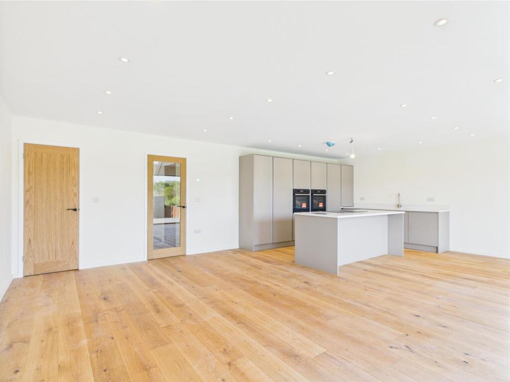 Living Kitchen/Dining Room