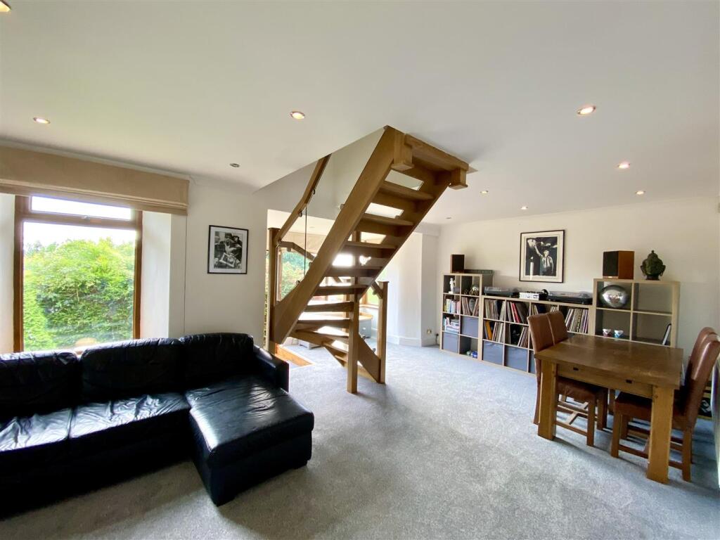 OPEN PLAN SITTING ROOM
