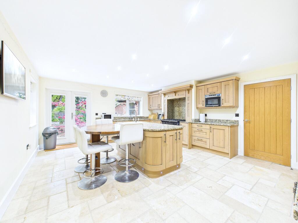 Breakfasting Kitchen