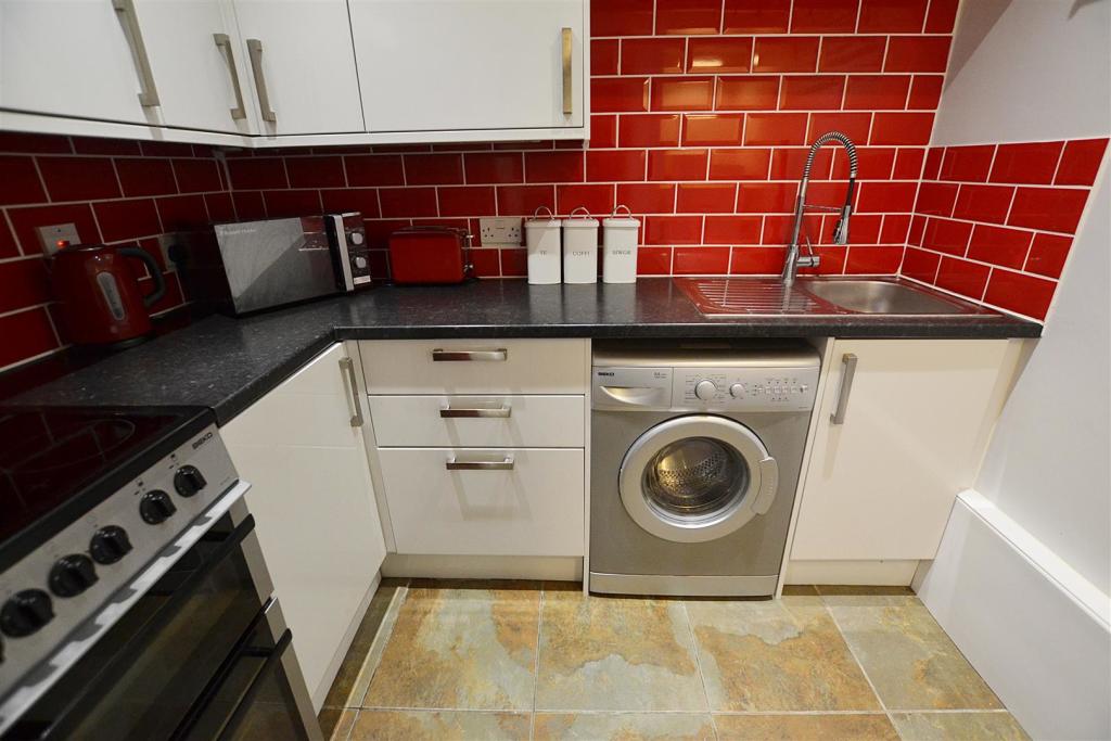annexe kitchen.JPG