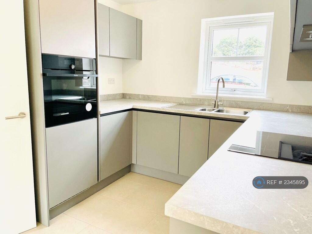 Kitchen (With Integrated Oven And Hob)