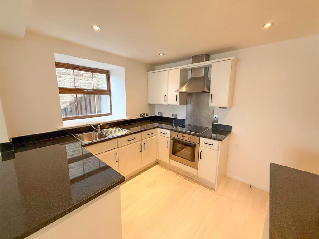 2 Bed Apartment, Riddlesden
