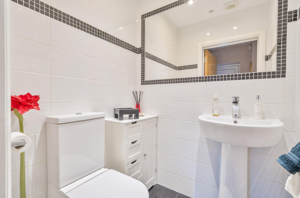 1373460-15-6904b5...