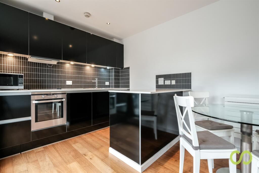 Kitchen (Main)