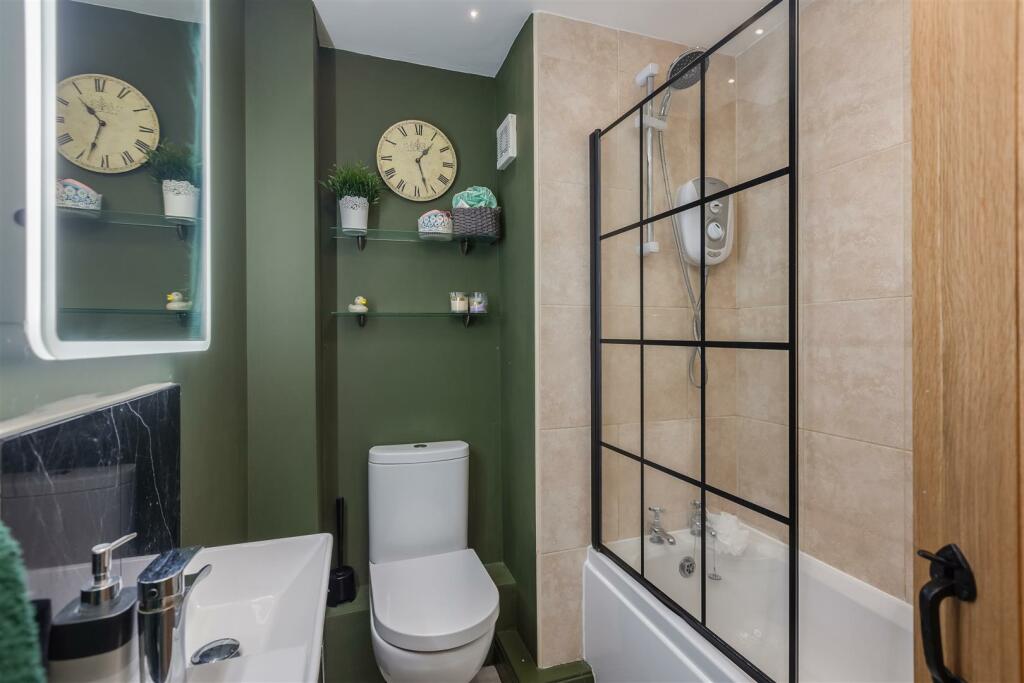 Orwell Cottage Bathroom.jpg