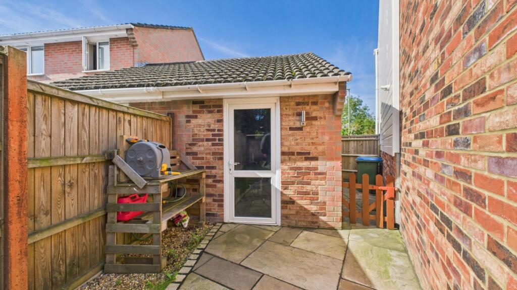 ewemove-goodwood-close-garage