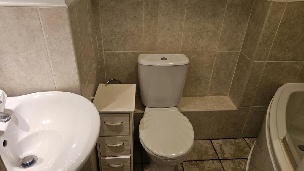 redwood bathroom 2.jpg