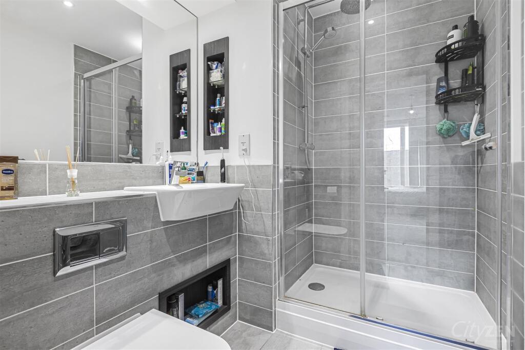 EN SUITE SHOWER ROOM