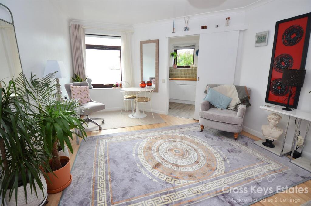 Sitting/ Dinning Room