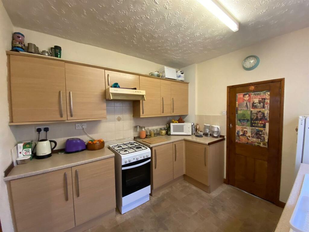 KITCHEN: