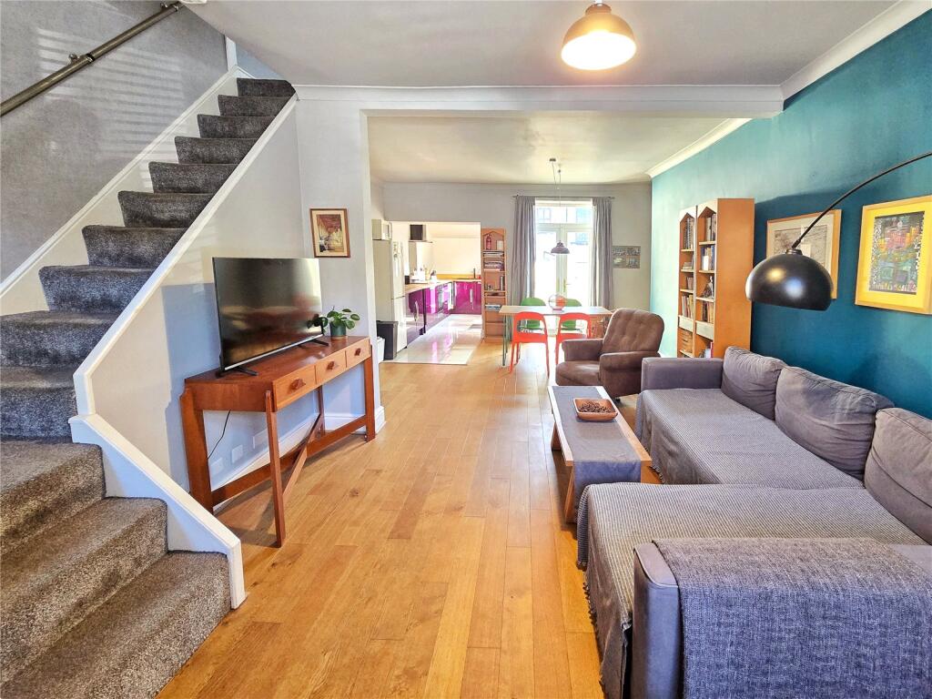 Lounge &amp; Dining Room