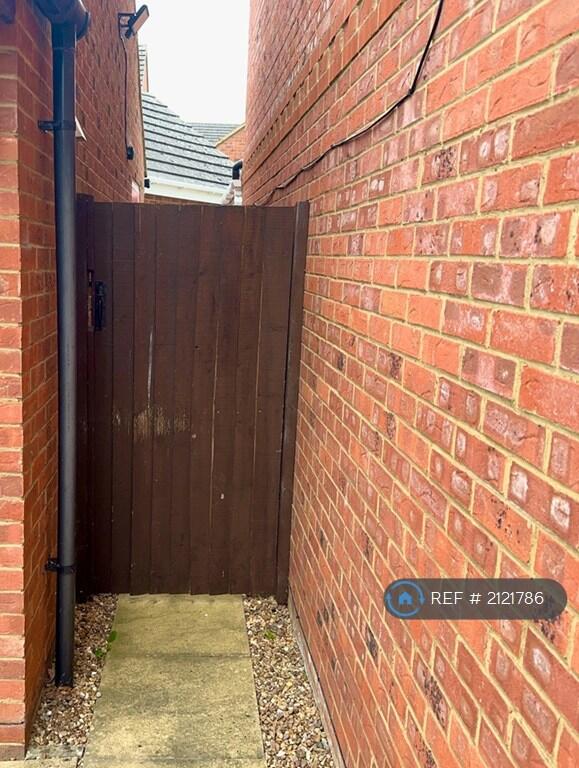 Side Gate (Closed)